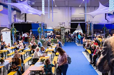 Volksfeststimmung bei Heinlein